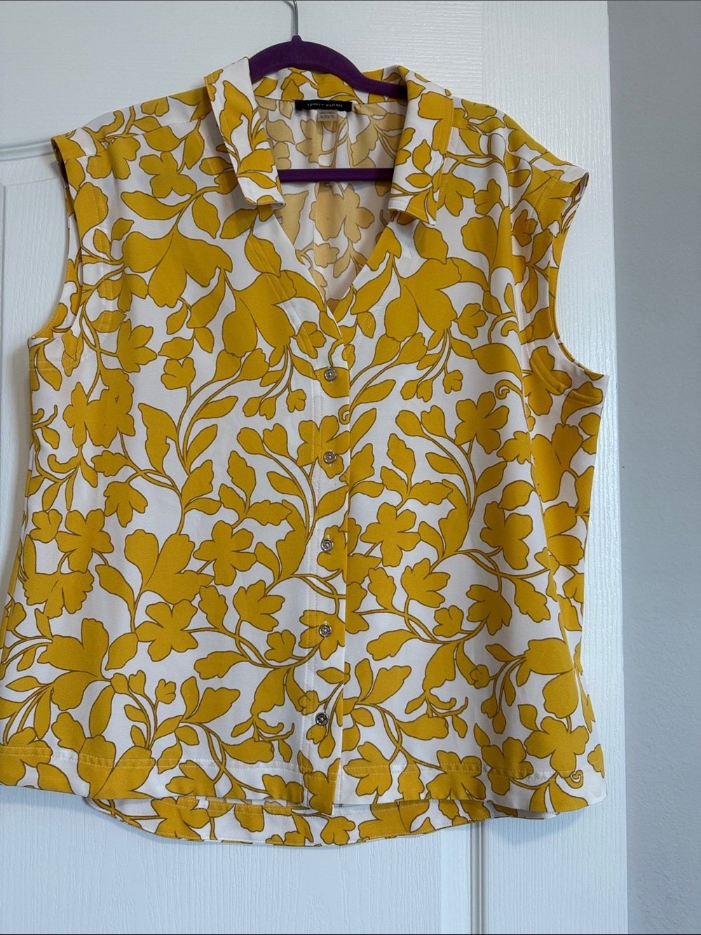 Tommy Hilfiger Yellow and White Floral Sleeveless Button-Up Top